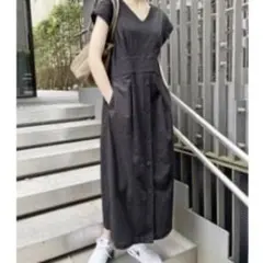 【新品タグ付き】Spick & Span Vネック麻ワンピース ブラック — image 1