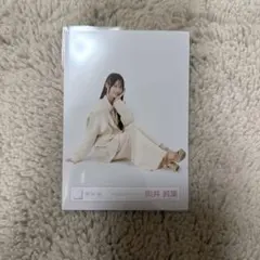 櫻坂46 ギンガムチェックコーデ 座り 向井純葉 — image 1
