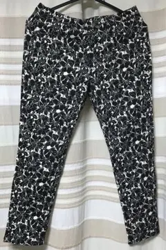【美品】UNIQLO ユニクロ モノトーン 花柄 クロップドパンツ サイズＬ — image 1