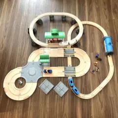 【廃盤品】BRIO 2015年 クリスマス限定 レールセット 専用ケース付き — image 1