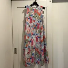 ノースリーブ ロングワンピース 街並み柄 — image 1