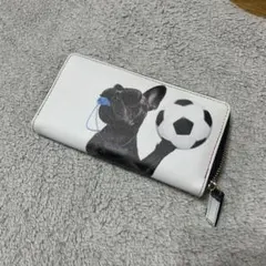 フレンチブルドッグ サッカー柄 ラウンドファスナー長財布 — image 1