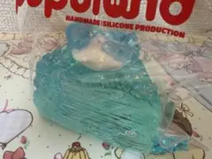 キラキラ先生 スクイーズ　ケーキ 水色 — image 1