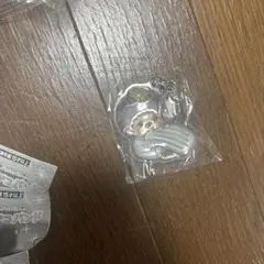 お寿司もんちっち ぷっくりアクリルキーホルダー いか — image 1