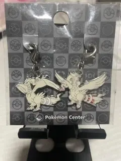 ポケモンセンター 全国ずかんメタルチャーム レシラム — image 1