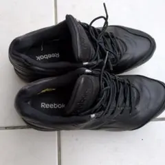 Reebok ブラックスニーカー — image 1