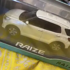 TOYOTA RAIZE ミニカー シャイニングホワイトパール — image 1
