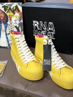 RNA SWEAT ハイカットスニーカー イエロー — image 1