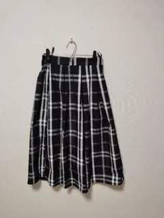 黒と白のチェックロングプリーツスカート　ハリあり　フリーサイズ着丈78.5 — image 1