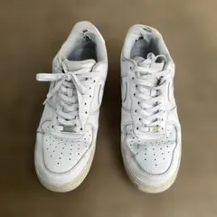 NIKE AIR FORCE 1 ホワイト スニーカー — image 1