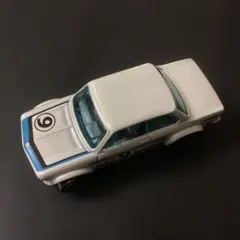 ホットウィール BMW 2002 白xトリコロール マルニ 02 — image 1