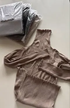 お値下❗️シルク　ハイネック　リブカットソー　ライトグレー — image 1