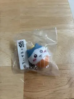 ちいかわ くら寿司 コラボ キーホルダー　ハチワレ　サーモンマヨ　ビッくらポン — image 1