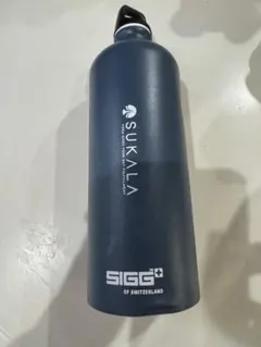 SUKALA SIGG ボトル 本体1ℓラバーベルト付き　ネイビー — image 1