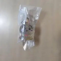 ちいかわ うさぎ カプセルトイ めじるしキーホルダー — image 1