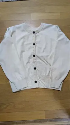 アイボリー ボタン付きカーディガン フリーサイズ — image 1