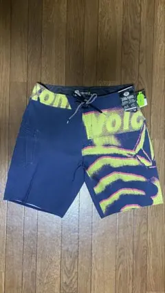 VOLCOM サーフパンツ 水着 スイムウェア 海パン 水陸両用　メンズ水着 — image 1