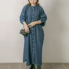 サニーレーベル　ピンタックヨークデニムシャツワンピース　ライトインディゴブルー — image 1