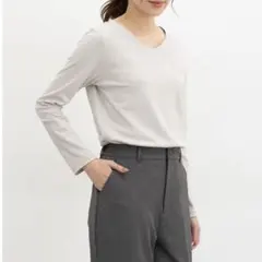 【Honeys（ハニーズ）】新品未使用！きれいめVネックTシャツ トップス — image 1