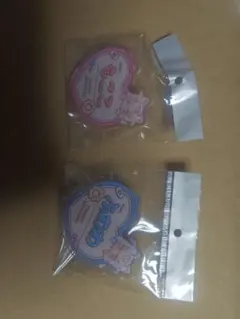 フワモコ　FUWAMOCO アクリルバッジ — image 1