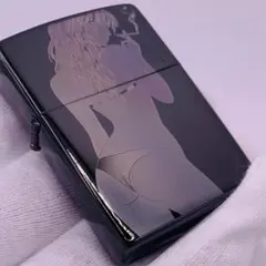 【オク】　タバコを吸う女性　ブラック　オイルライター — image 1