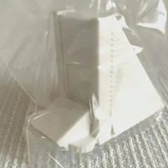 中野サンプラザ 消しゴム 白 カプセルトイ ミニチュア ガチャガチャ — image 1