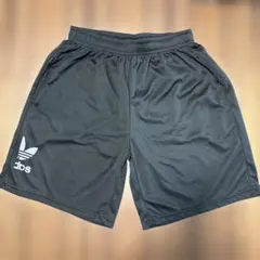 アディダス　ハーフパンツ　子供のXLサイズ — image 1