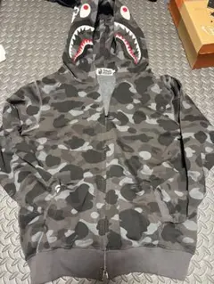 A BATHING APE カモ柄 シャークパーカー — image 1