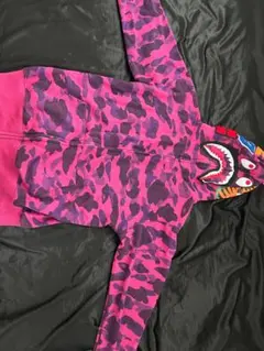 A BATHING APE シャークパーカー ピンク カモ — image 1