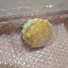 kikisquishy 粉付き クッキーサンド 氷バター Mサイズ スクイーズ — image 1