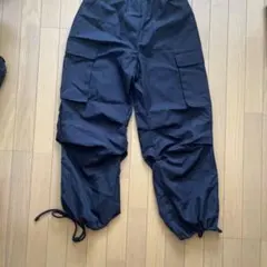 レディース ブラック カーゴパンツ 裾ドローコード — image 1