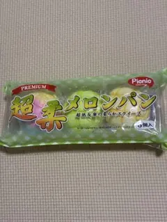 超柔メロンパン　スクイーズ　おやつパン3Pスクイーズ　メロンパンver. — image 1