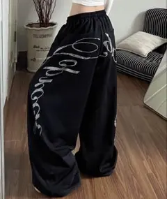 lilful ラインストーンロゴ ワイドスウェットパンツ — image 1