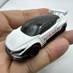 Hot Wheels LEAF NISSAN NISMO ミニカー — image 1