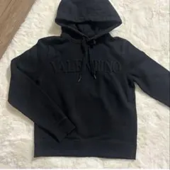 VALENTINO （ヴァレンティノ） エンボスロゴパーカー — image 1