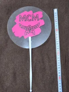 非売品【未使用】MCM⭐アクリルうちわ — image 1