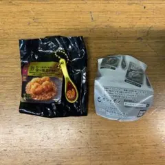 セブンイレブン 金のエビチリソース ミニチュアチャーム — image 1