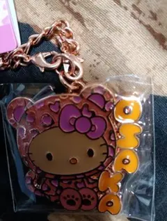 大阪限定 ！ハローキティ ヒョウ柄 キーホルダー — image 1