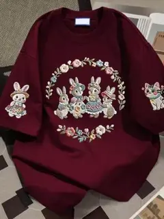 うさぎと猫のプリント入り半袖Tシャツ ボルドー サイズ：M 綿：100% — image 1