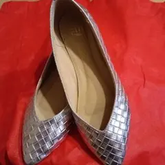 フィン Fin シルバー フラットシューズ 24.5cm — image 1
