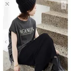 【美品】スローブイエナ　24SS VACANCES ロゴフレンチTシャツ — image 1