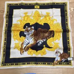VERSACE ヴェルサーチ タイガー柄　大判ハンカチ — image 1