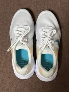 NIKE COMFORT スニーカー ホワイト グリーン　病院薬局実習　靴 — image 1