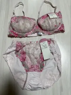 THEORIA 花柄ブラジャーショーツセット 値下げ不可‪‪✕‬ — image 1