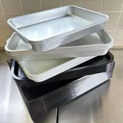 USED美品 飲食店用トレイ、バット一纏め — image 1