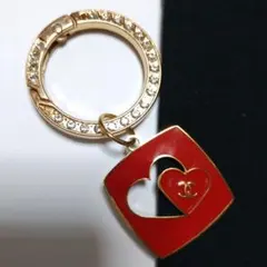 CHANELミニ黒巾着付き ハートチャーム、(社外品)キーリング付き — image 1