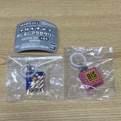 チロルチョコ めじるしアクセサリー アーモンド ビス(ピンク) 2種セット — image 1