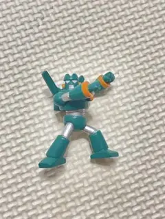 机の上のクレヨンしんちゃん カンタムロボ ガチャ バンダイ BANDAI — image 1