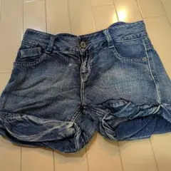 デニムブルー ショートパンツ ダメージ加工 — image 1