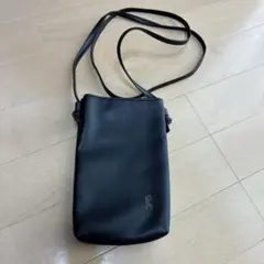ロベルタ ディ カメリーノ×カーブス　スマホショルダー【新品・未使用】非売品 — image 1